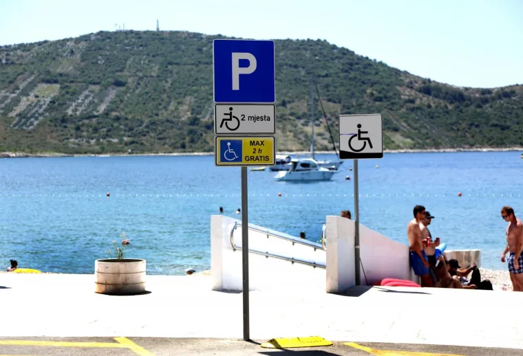 Primošten ne olakšava život invalidima: Besplatno parkiranje im je ograničeno
