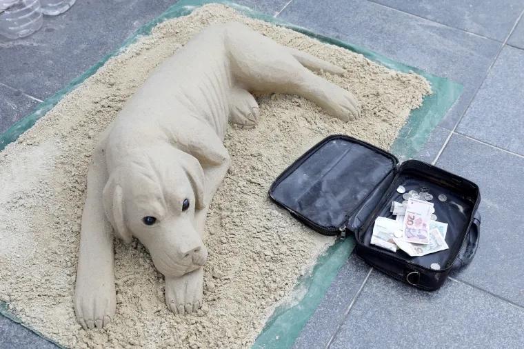 Zanimljiv prizor: Pas od pijeska žica kunu u centru Zagreba!