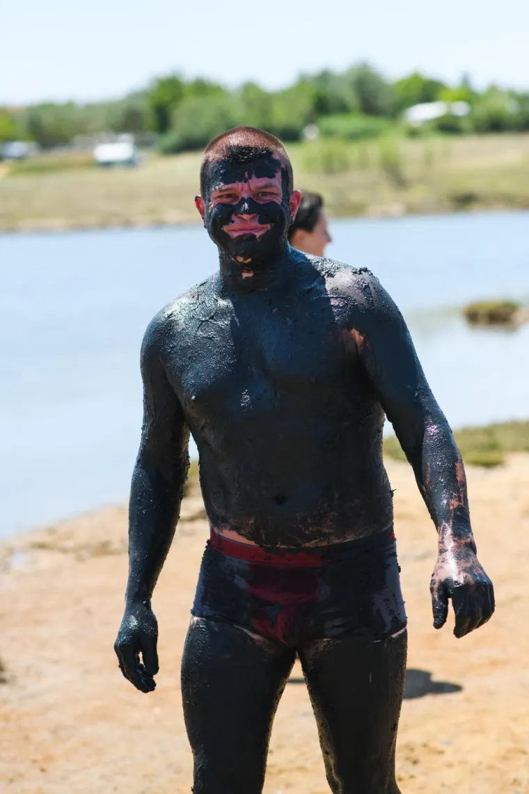 Goli u blatu: Postoji dobar razlog zašto turisti hrle na najpoznatiju ninsku plažu