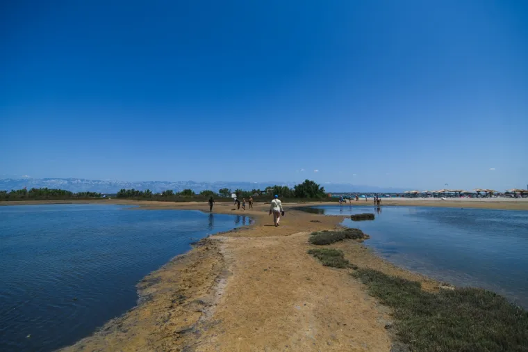 Goli u blatu: Postoji dobar razlog za&scaron;to turisti hrle na najpoznatiju ninsku plažu