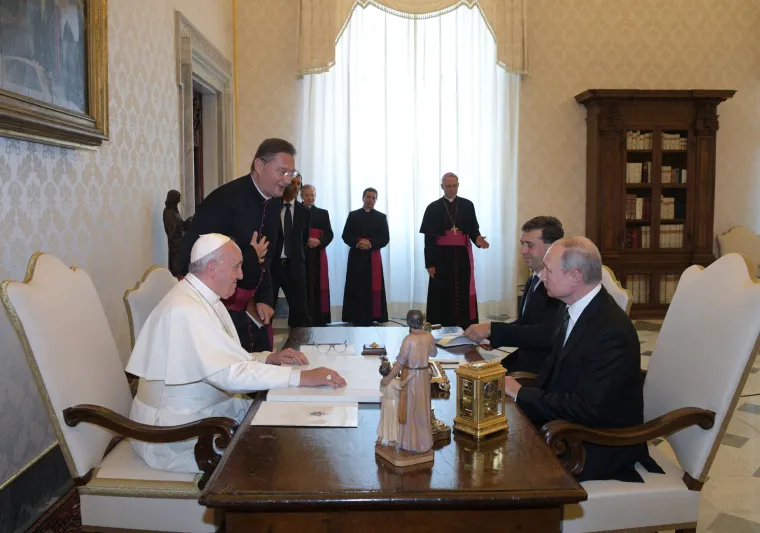 Putin posjetio Papu u Vatikanu: 'Bila je to veoma sadržajna, interesantna rasprava'