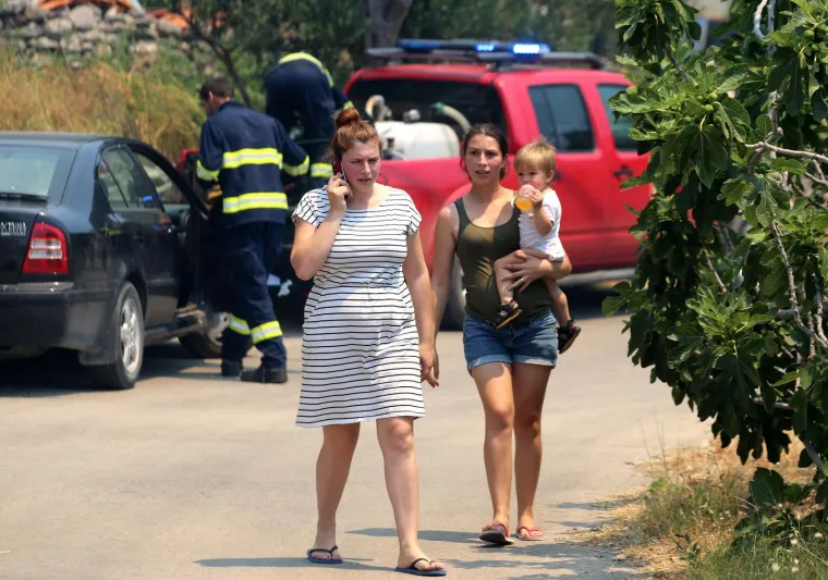 Lokaliziran požar kod Greba&scaron;tice: Vatra je zahvatila pet hektara &scaron;ume. Vatrogasci su jo&scaron; na terenu