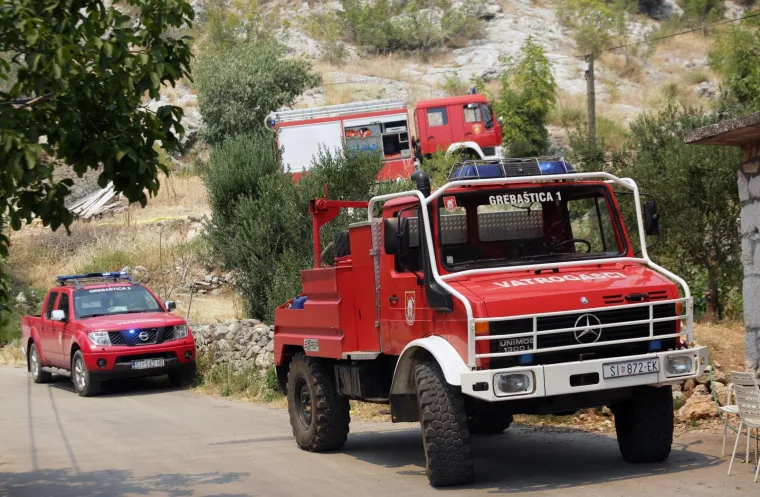 Lokaliziran požar kod Greba&scaron;tice: Vatra je zahvatila pet hektara &scaron;ume. Vatrogasci su jo&scaron; na terenu