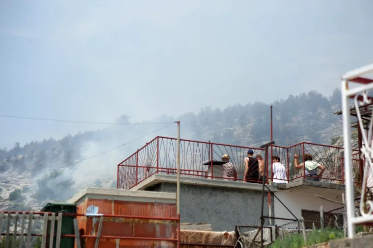 Lokaliziran požar kod Greba&scaron;tice: Vatra je zahvatila pet hektara &scaron;ume. Vatrogasci su jo&scaron; na terenu