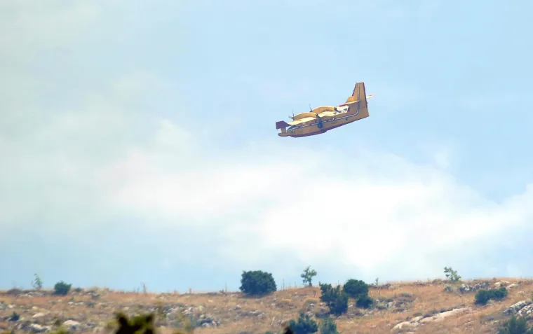 Lokaliziran požar kod Greba&scaron;tice: Vatra je zahvatila pet hektara &scaron;ume. Vatrogasci su jo&scaron; na terenu