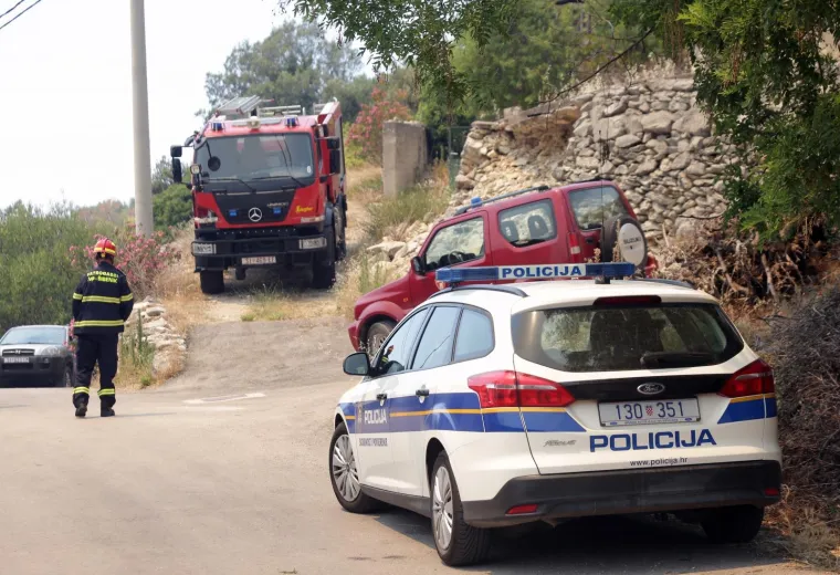 Lokaliziran požar kod Greba&scaron;tice: Vatra je zahvatila pet hektara &scaron;ume. Vatrogasci su jo&scaron; na terenu
