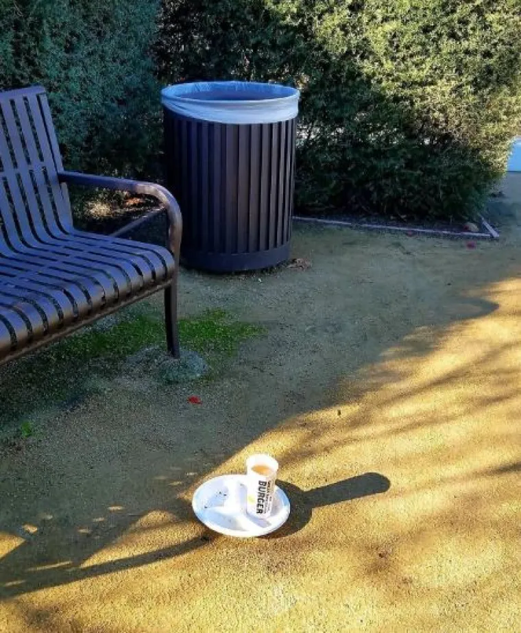 Onu staru: 'Perice, ljudi su svinje' dokazuje i ovih 15 fotografija prljavih sebičnjaka