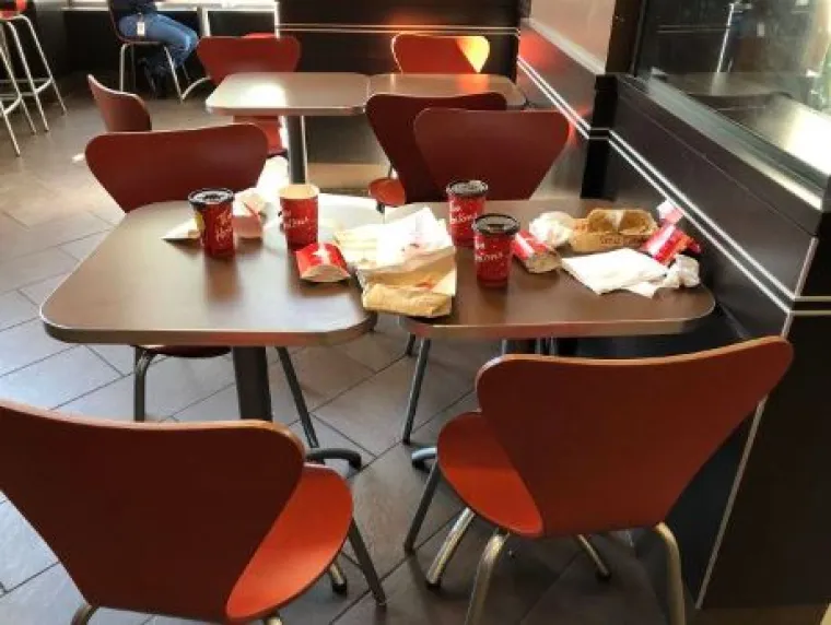 Onu staru: 'Perice, ljudi su svinje' dokazuje i ovih 15 fotografija prljavih sebičnjaka