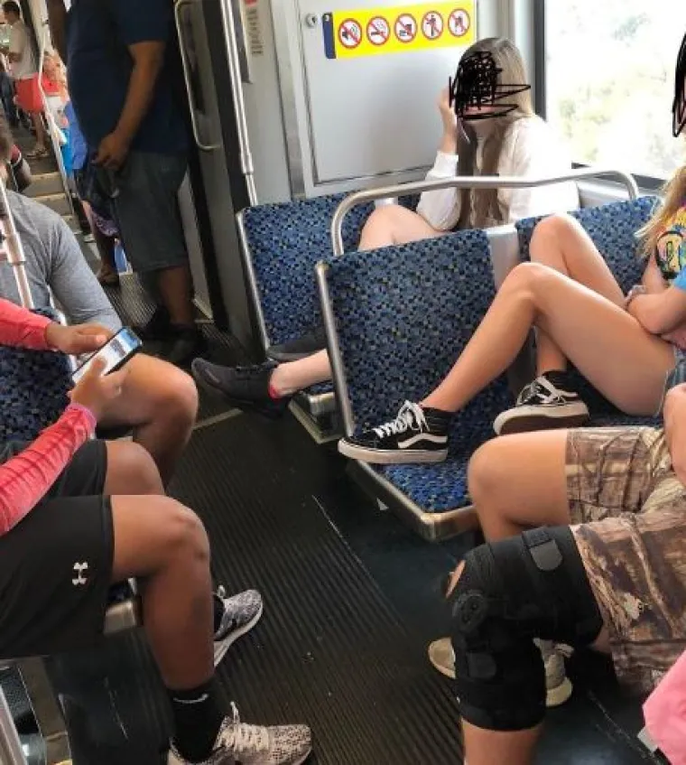 Onu staru: 'Perice, ljudi su svinje' dokazuje i ovih 15 fotografija prljavih sebičnjaka