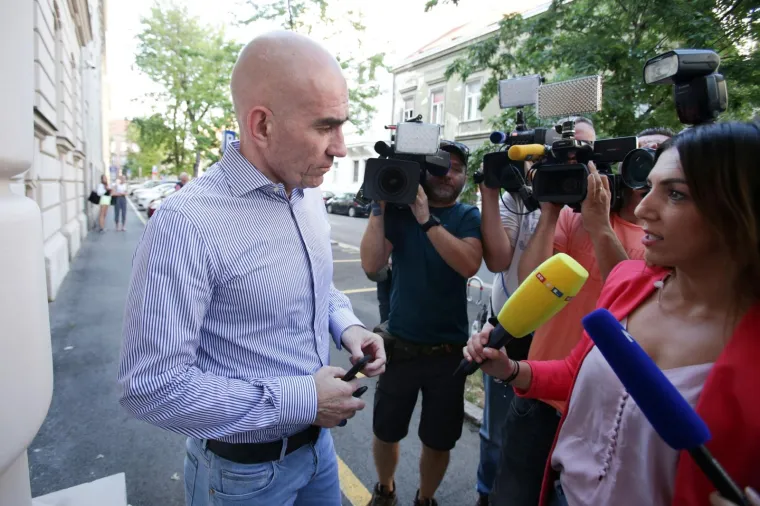 Prve fotografije uhićenih u aferi Tebra! Neki su se skrivali, a neki na ispitivanje do&scaron;li s osmijehom na licu