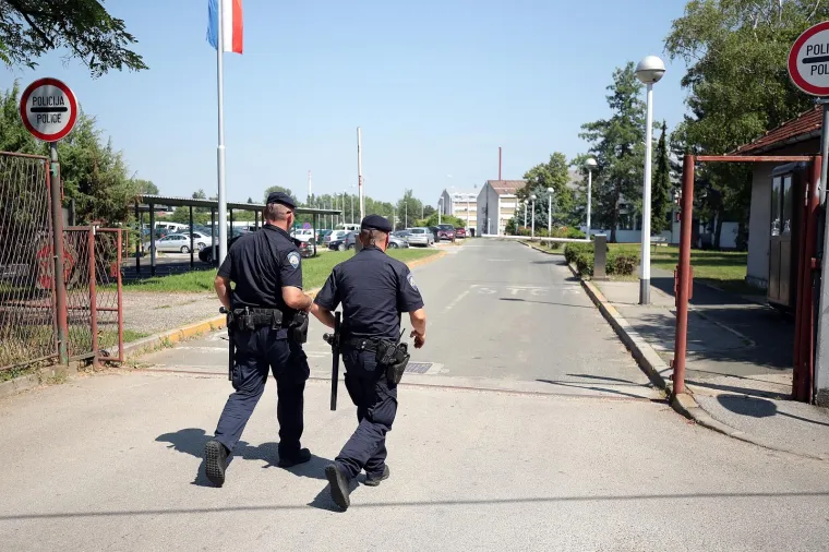 Prve fotografije uhićenih u aferi Tebra! Neki su se skrivali, a neki na ispitivanje do&scaron;li s osmijehom na licu