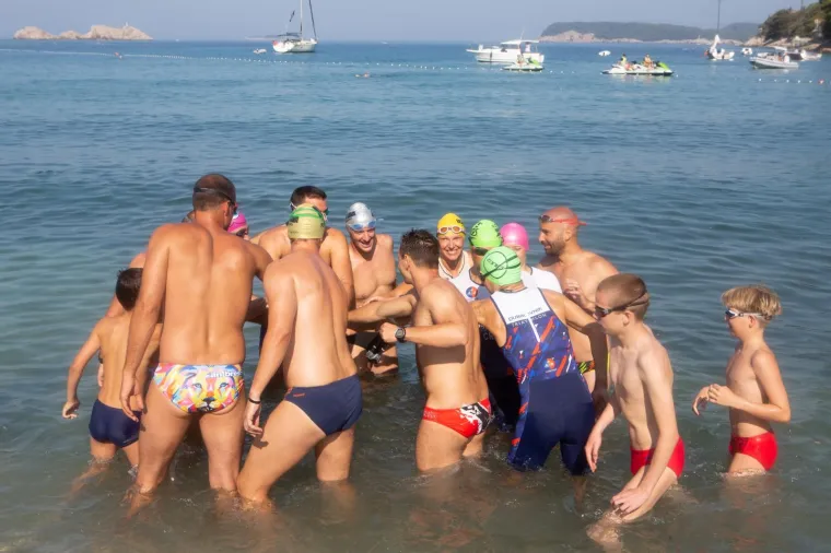 Projekt Domagoja Jakopovića Ribafisha: Humanitarno plivanje oko svih hrvatskih otoka kako bi skrenuo pozornost na važnost kvalitetnog druženja roditelja i djece.