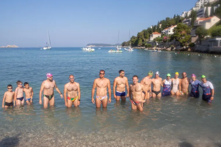 Projekt Domagoja Jakopovića Ribafisha: Humanitarno plivanje oko svih hrvatskih otoka kako bi skrenuo pozornost na važnost kvalitetnog druženja roditelja i djece.