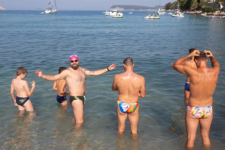 Projekt Domagoja Jakopovića Ribafisha: Humanitarno plivanje oko svih hrvatskih otoka kako bi skrenuo pozornost na važnost kvalitetnog druženja roditelja i djece.