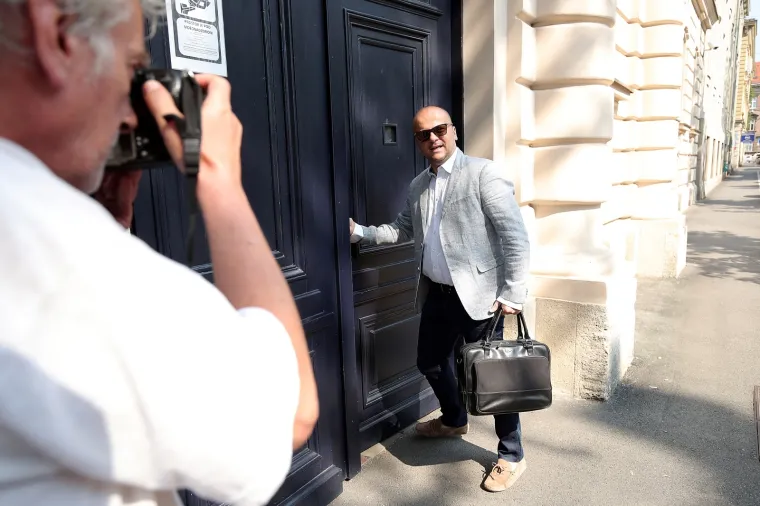 Dolazak osumnjičenih u akciji Tebra na ispitivanje u USKOK