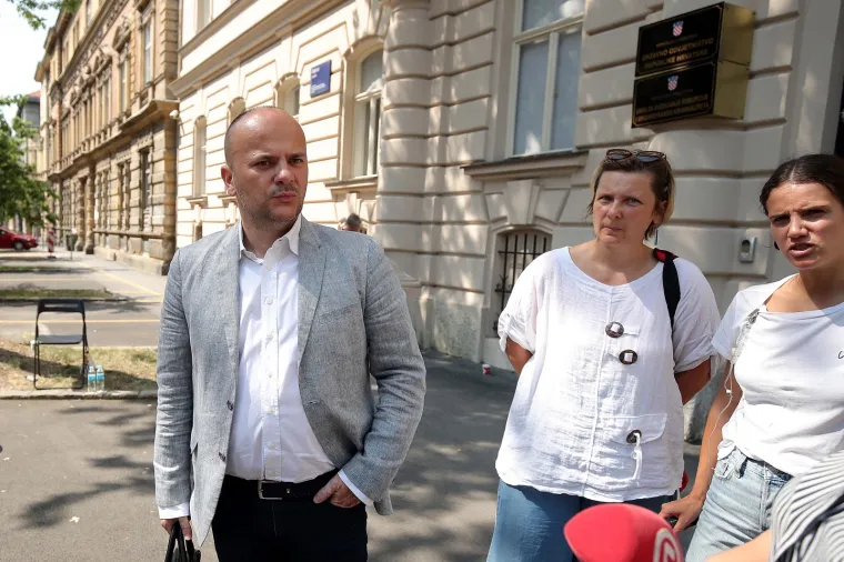 Dolazak osumnjičenih u akciji Tebra na ispitivanje u USKOK