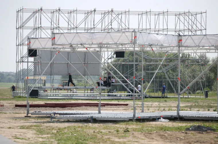 Nakon odgađanja starta, otkazan i jutarnji program Ljeta na Savi jer građani, navodno, nisu zainteresirani