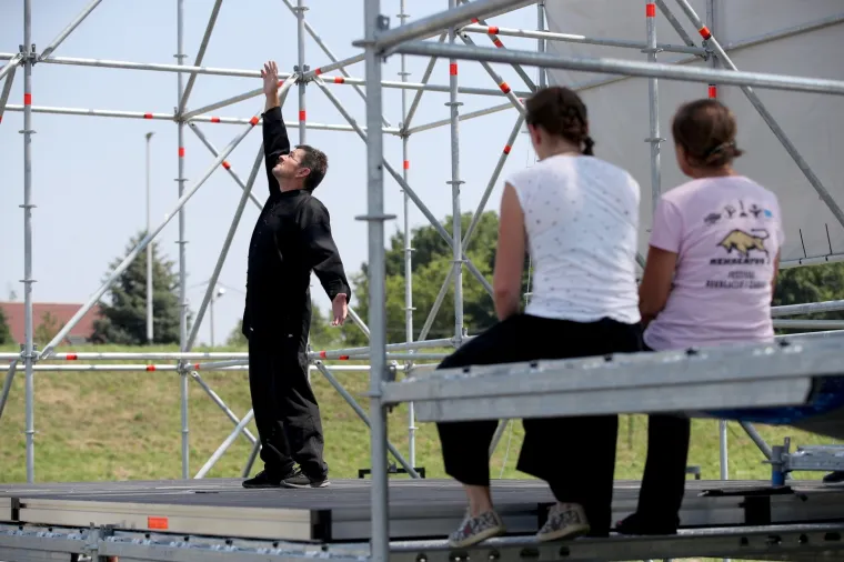 Nakon odgađanja starta, otkazan i jutarnji program Ljeta na Savi jer građani, navodno, nisu zainteresirani