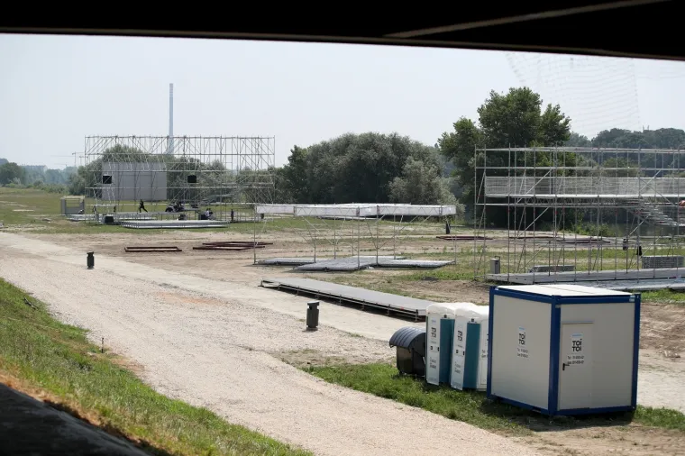 Nakon odgađanja starta, otkazan i jutarnji program Ljeta na Savi jer građani, navodno, nisu zainteresirani