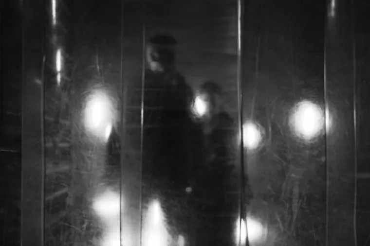 Kažu da će&scaron; se osjećati sretnije ako vježba&scaron; osmijeh pred ogledalom. Kada bi se barem i odraz smje&scaron;kao.