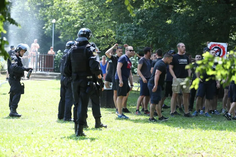 KAOS U SLOVENIJI: Boysi se obračunali s policijom, pogledajte kako je izgledala drama uoči utakmice