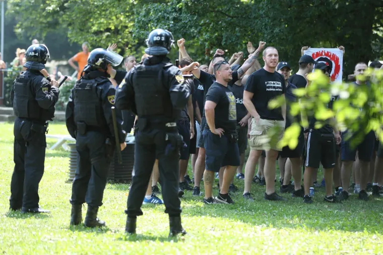 KAOS U SLOVENIJI: Boysi se obračunali s policijom, pogledajte kako je izgledala drama uoči utakmice