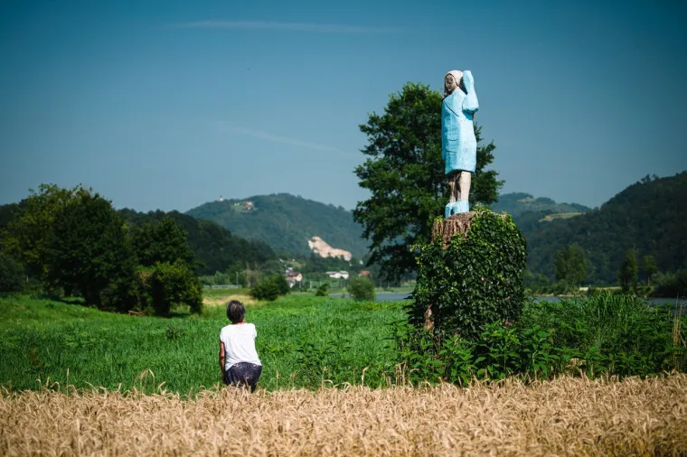 OVO MORATE VIDJETI: Prva dama u Sloveniji dobila kip, te&scaron;ko da će biti odu&scaron;evljena