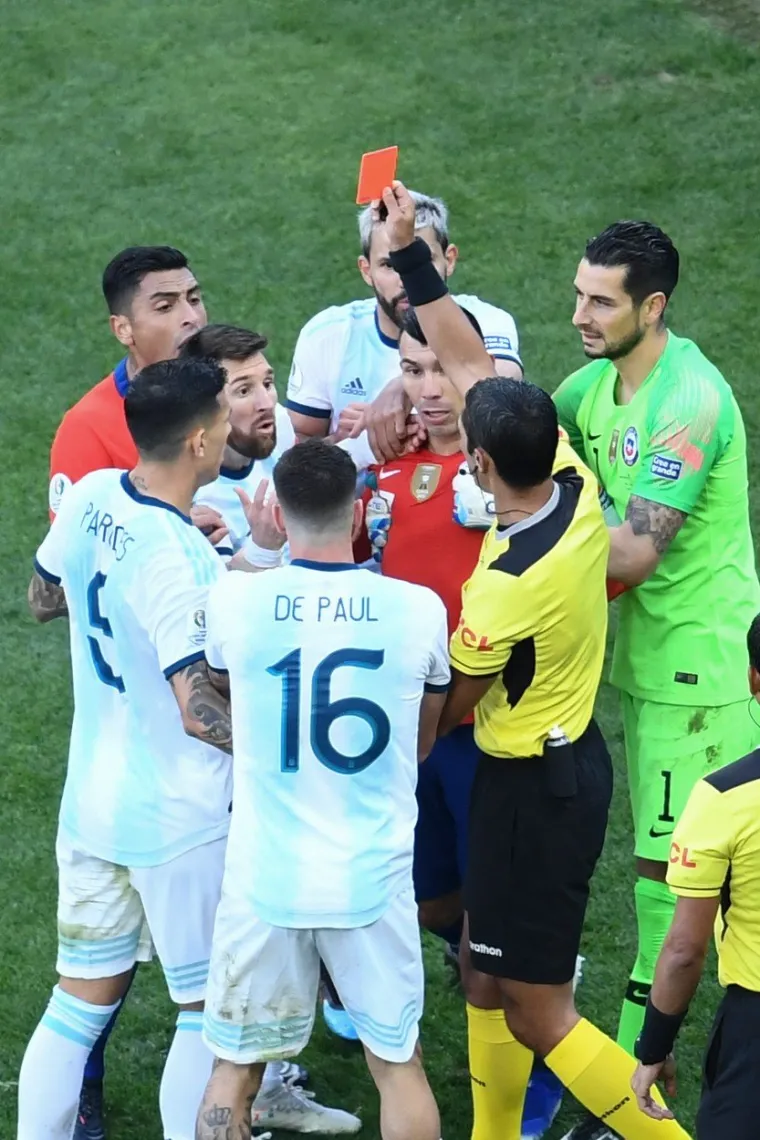 POGLEDAJTE TRENUTAK O KOJEM SVI PRIČAJU: Brazilci poludjeli zbog isključenja Messija, ove fotke obilaze svijet