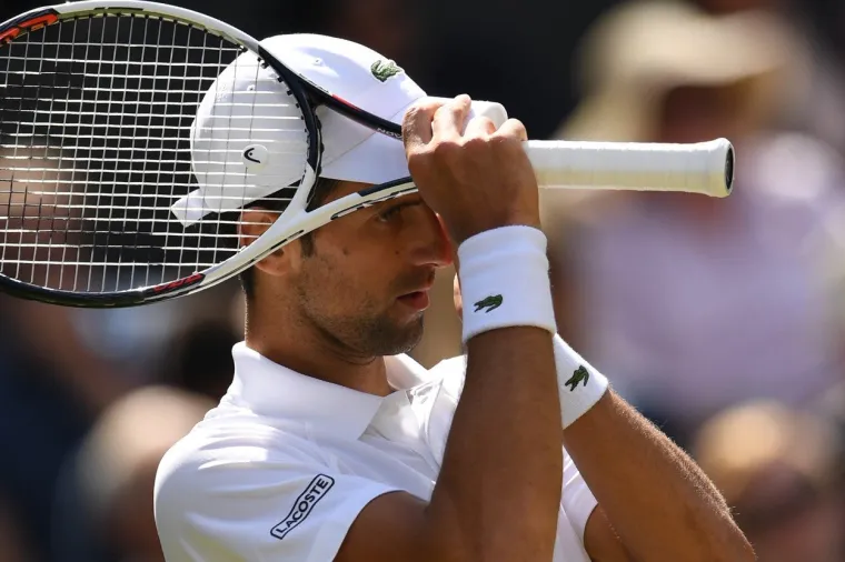 Suci na Wimbledonu zabranili su mu no&scaron;enje &scaron;ilterice s crnom postavom.