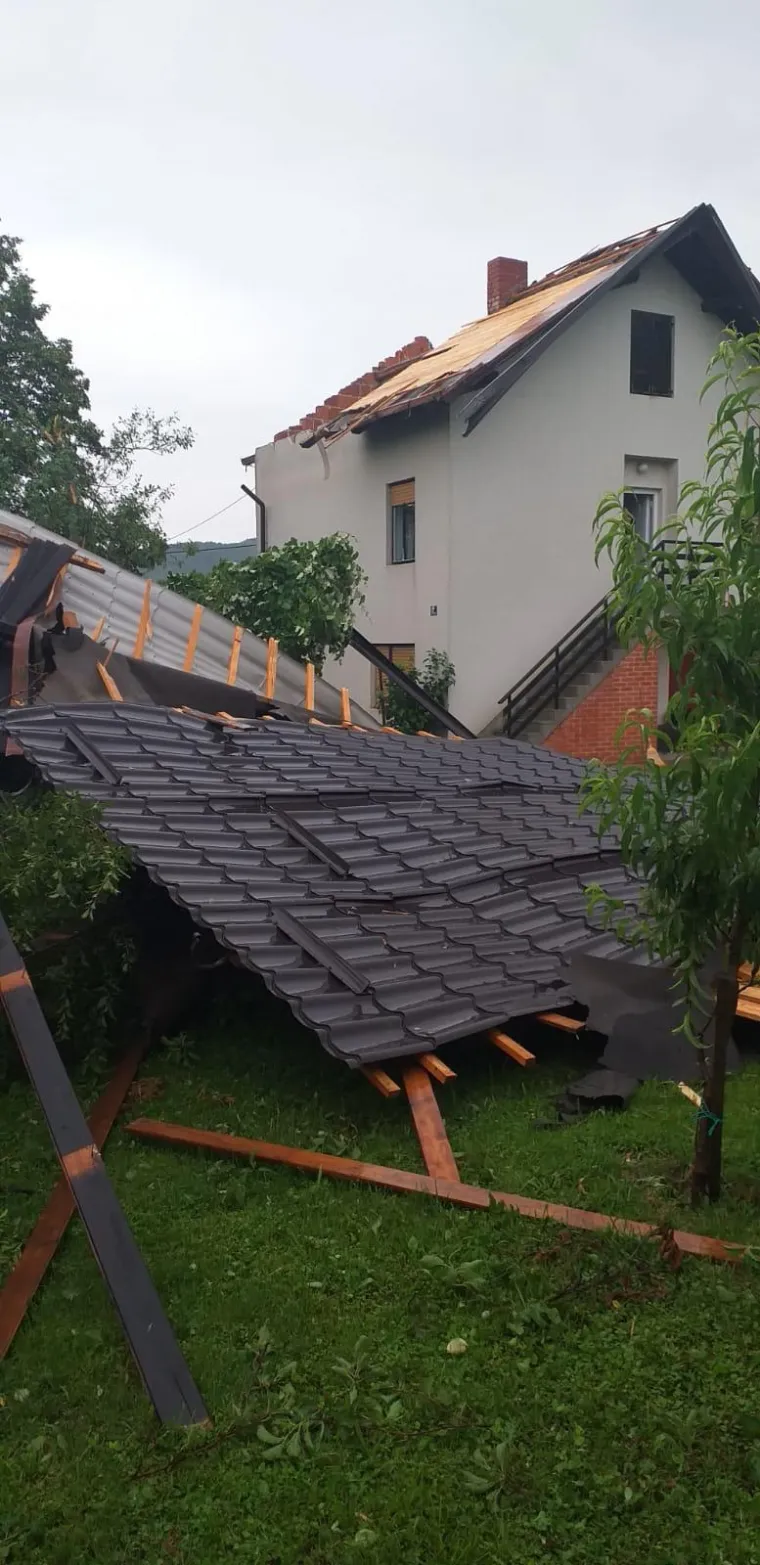 Jako nevrijeme poharalo vi&scaron;e županija, u Zagorju jak vjetar "čupao" krovove kuća i drveće