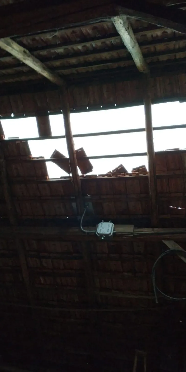 Jako nevrijeme poharalo vi&scaron;e županija, u Zagorju jak vjetar "čupao" krovove kuća i drveće