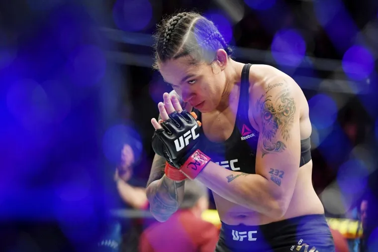 NAKON OVAKVOG NOKAUTA MOGLA SE SAMO NAKLONITI PUBLICI: Amanda Nunes dokazala je da je najveća borkinja svih vremena