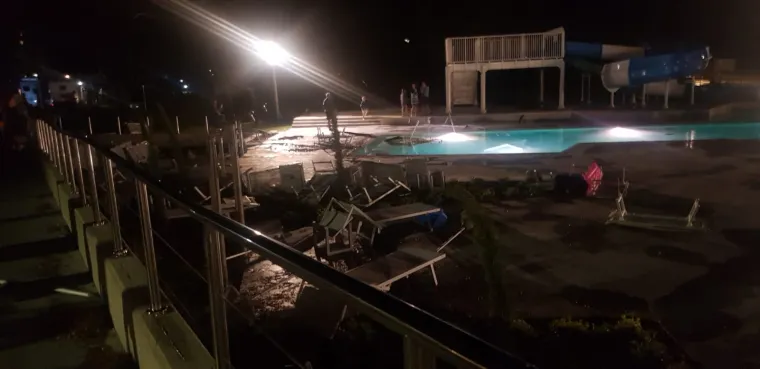 Snažna oluja protutnjala Zadrom: Na grad se obru&scaron;ila pijavica, o&scaron;tećeni auti, nestalo struje...