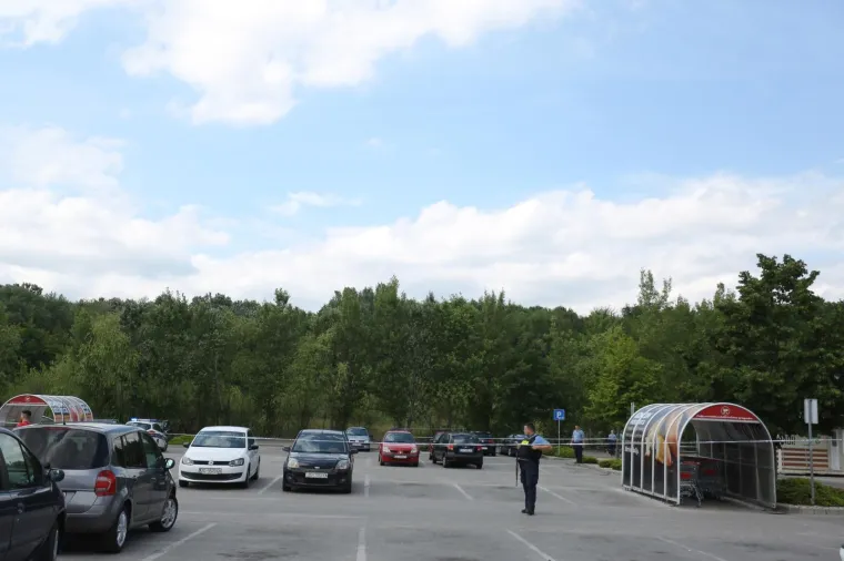 Krvava pljačka banke na Črnomercu: Policajac jednog pljačka&scaron;a ranio, ozlijeđen i za&scaron;titar