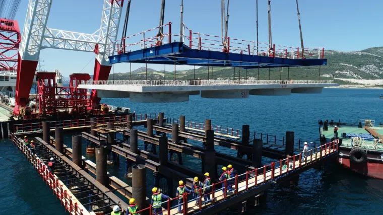 Pogledajte spektakularne fotografije: Pelje&scaron;ki most nakon godinu dana 'izronio' iz mora!