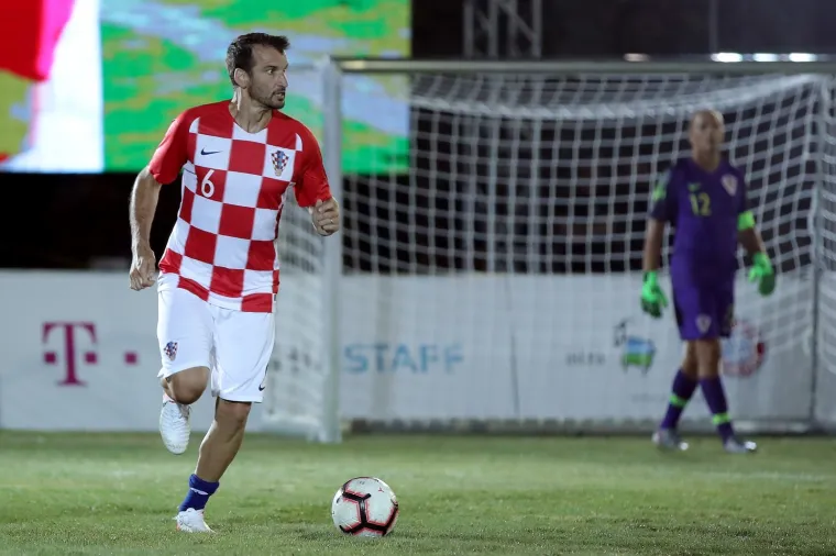 Nogometni spektakl u pulskoj areni: Hrvatske i Bayernove nogometne legende odmjerile snage