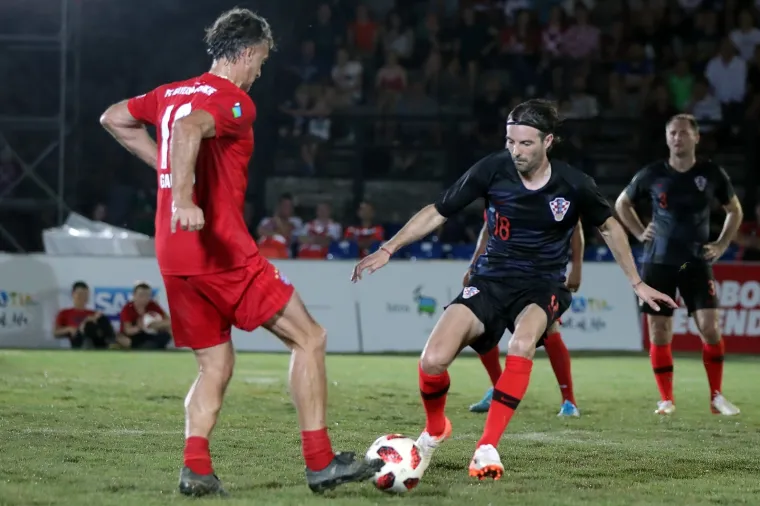 Nogometni spektakl u pulskoj areni: Hrvatske i Bayernove nogometne legende odmjerile snage