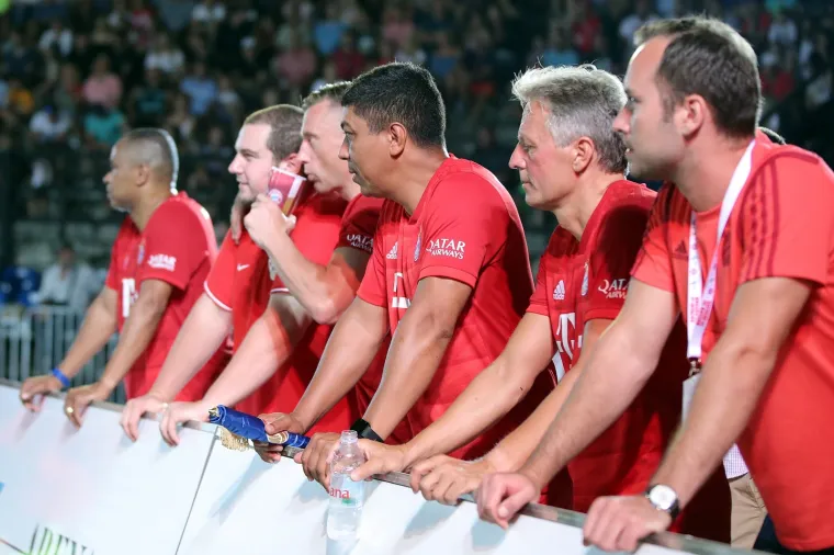 Nogometni spektakl u pulskoj areni: Hrvatske i Bayernove nogometne legende odmjerile snage