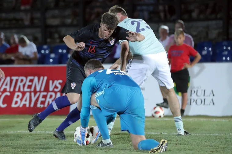 Nogometni spektakl u pulskoj areni: Hrvatske i Bayernove nogometne legende odmjerile snage