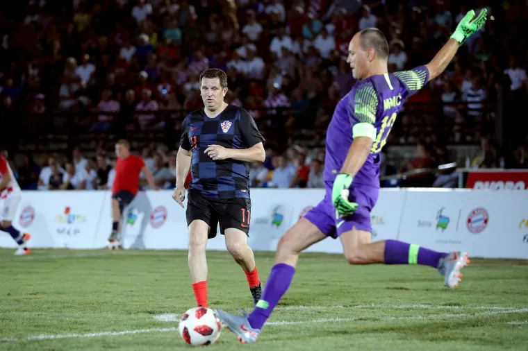 Nogometni spektakl u pulskoj areni: Hrvatske i Bayernove nogometne legende odmjerile snage