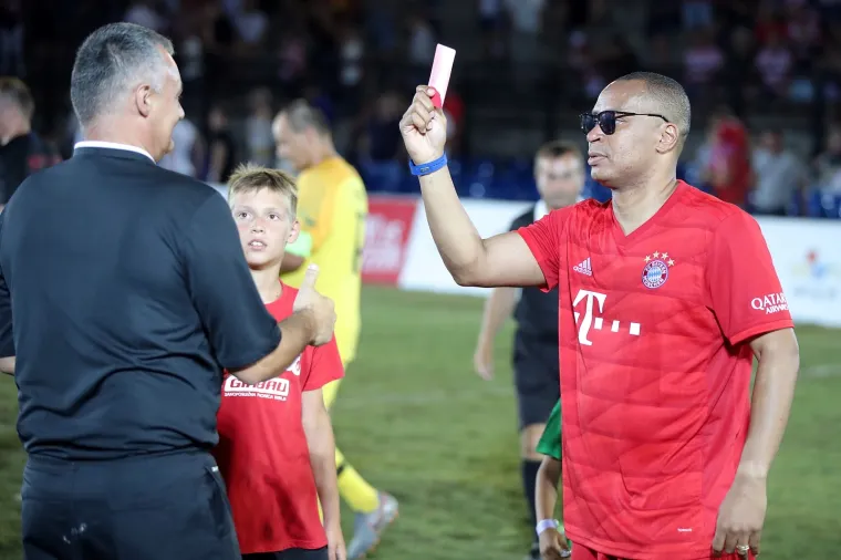 Nogometni spektakl u pulskoj areni: Hrvatske i Bayernove nogometne legende odmjerile snage