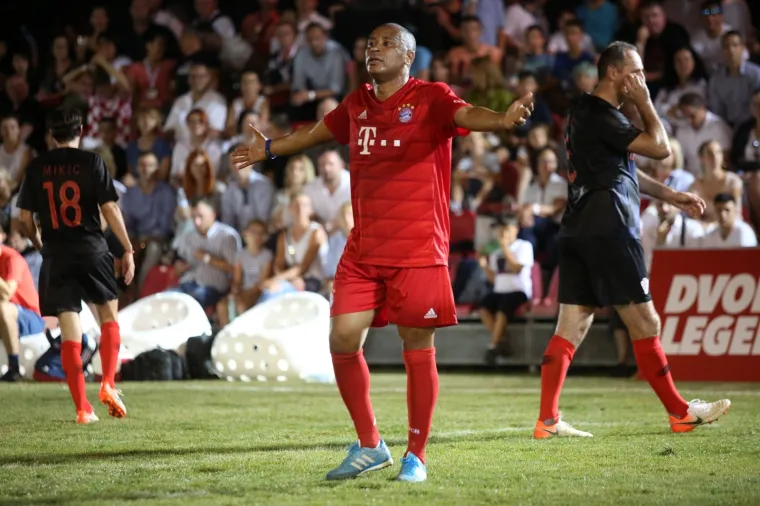 Nogometni spektakl u pulskoj areni: Hrvatske i Bayernove nogometne legende odmjerile snage