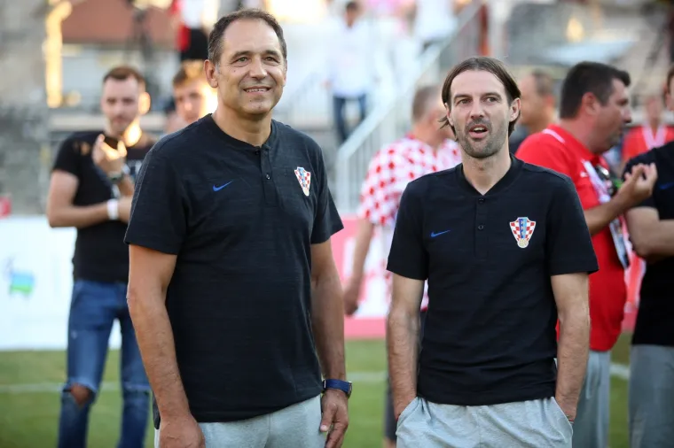 Nogometni spektakl u pulskoj areni: Hrvatske i Bayernove nogometne legende odmjerile snage