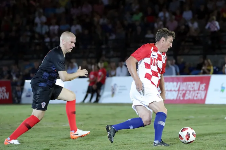 Nogometni spektakl u pulskoj areni: Hrvatske i Bayernove nogometne legende odmjerile snage