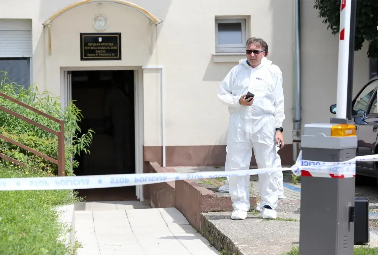 TRAGEDIJA U ĐAKOVU: U&scaron;ao u Centar za socijalnu skrb i počeo pucati. Žena mrtva, mu&scaron;karac ranjen