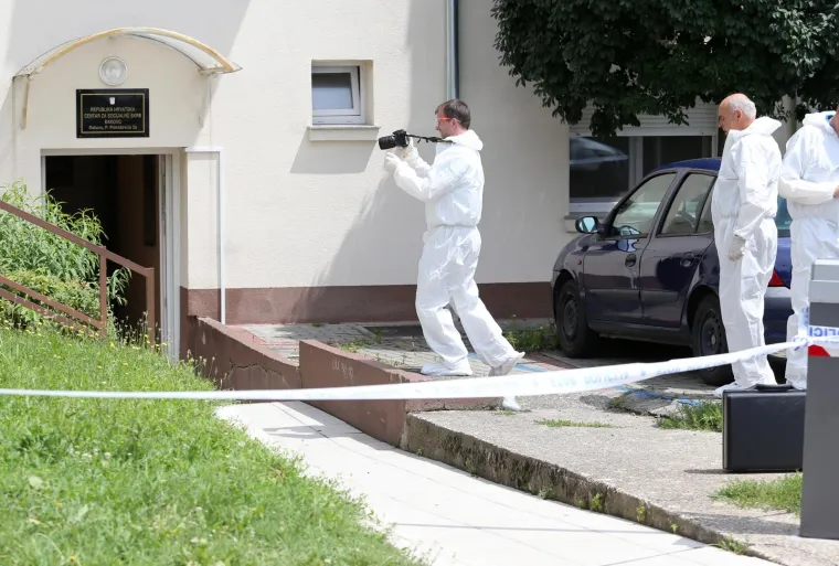 TRAGEDIJA U ĐAKOVU: U&scaron;ao u Centar za socijalnu skrb i počeo pucati. Žena mrtva, mu&scaron;karac ranjen