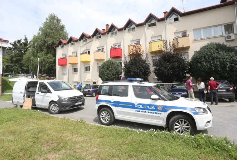 TRAGEDIJA U ĐAKOVU: U&scaron;ao u Centar za socijalnu skrb i počeo pucati. Žena mrtva, mu&scaron;karac ranjen