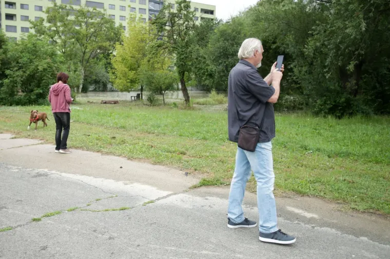 U Novom Zagrebu došlo je do puknuća cijevi uz Sarajevsku cestu, zbog čega je šire područje Novog Zagreba ostalo bez vode.