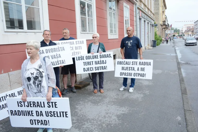 'Si&scaron;čani ne žele biti Smetli&scaron;ćani': 'Istjerali ste radnike da uselite otpad'