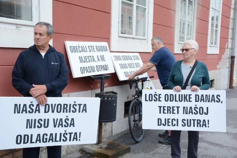 'Si&scaron;čani ne žele biti Smetli&scaron;ćani': 'Istjerali ste radnike da uselite otpad'